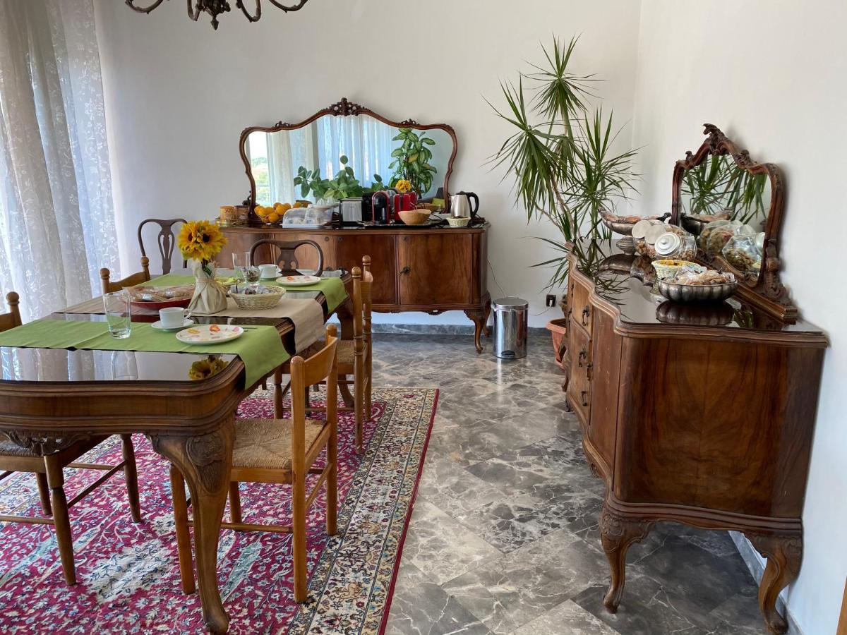 B&B Del Viaggiatore Sarzana Exteriör bild